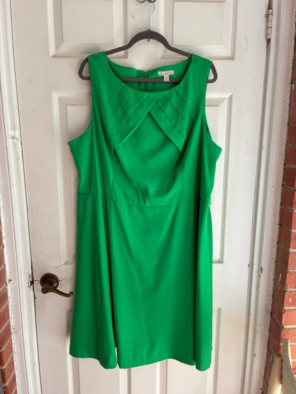 Sleeveless Green Pleated-Detail Women's Dress